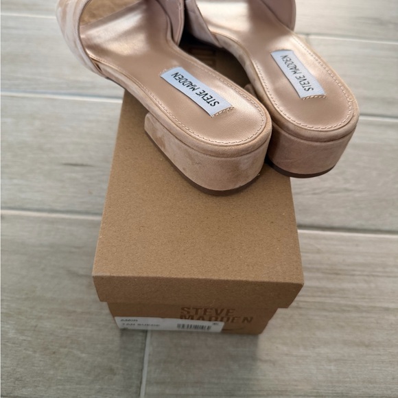 Steve Madden Tan Women's Sandals - Picture 3 of 5